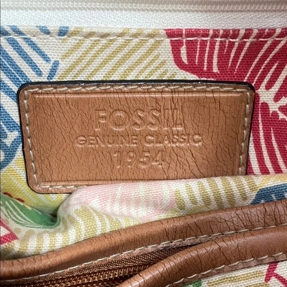 🌸FOSSIL Rattan with Tan Leather Trim and Floral Interior Shoulder Bag